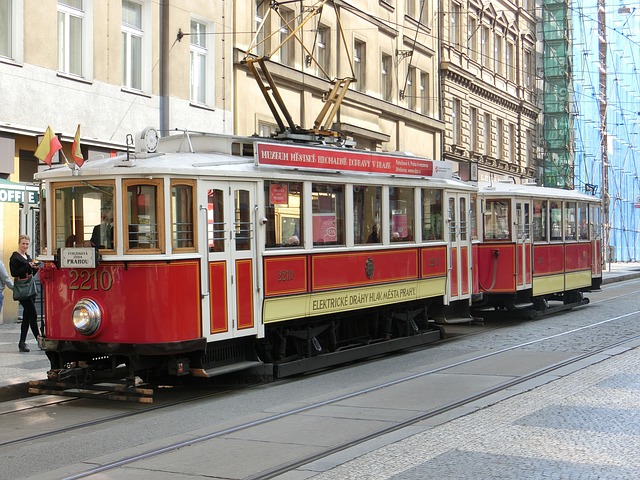 historická tramvaj z 30. let minulého století.jpg